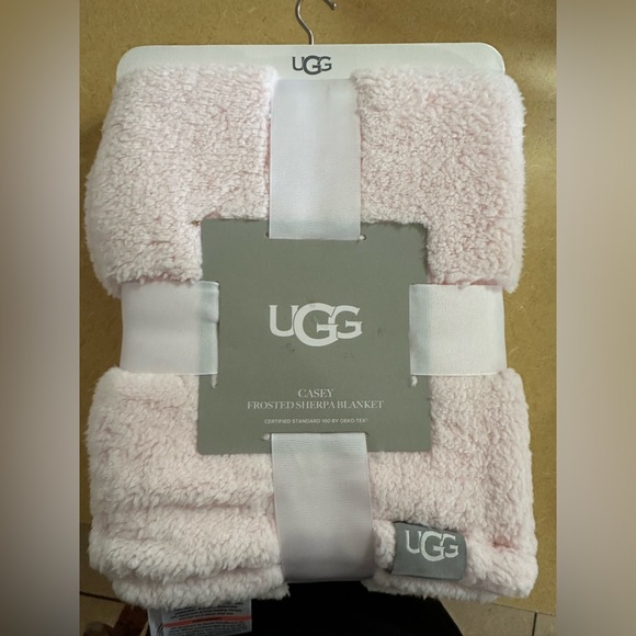 UGG Baby Casey Frosted Sherpa
Blanket-pink nwt 30”x40” - Picture 11 of 11